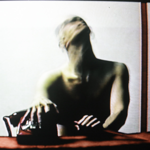 嫩奶头被老头吸得又红又肿视频
